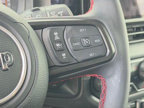 Used 2024 Jeep Wrangler Unlimited Rubicon w/ XTREMEE 35" Tire Package AWD/4WD image 23