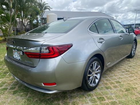 Used 2016 Lexus ES 300h FWD image 7