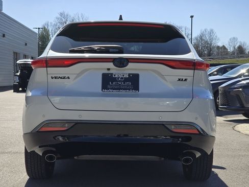 Used 2023 Toyota Venza Nightshade image 25