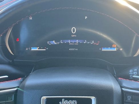 Used 2022 Jeep Grand Cherokee Trailhawk w/ Luxury Tech Group III image 15