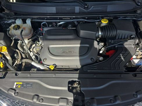 Used 2020 Chrysler Pacifica Limited FWD image 28