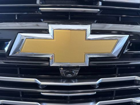 Used 2025 Chevrolet Suburban High Country w/ Sun And Tow Package AWD/4WD image 33