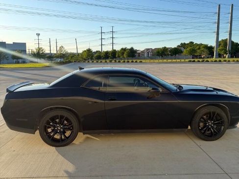 Used 2017 Dodge Challenger SXT Plus RWD image 7