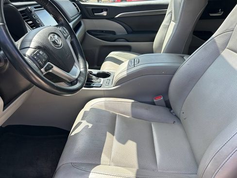 Used 2018 Toyota Highlander Limited FWD image 11