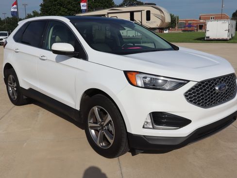 Used 2024 Ford Edge SEL w/ Convenience Package AWD/4WD image 3
