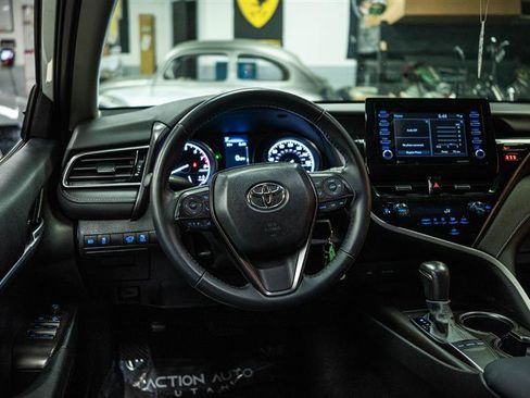 Used 2024 Toyota Camry SE image 16
