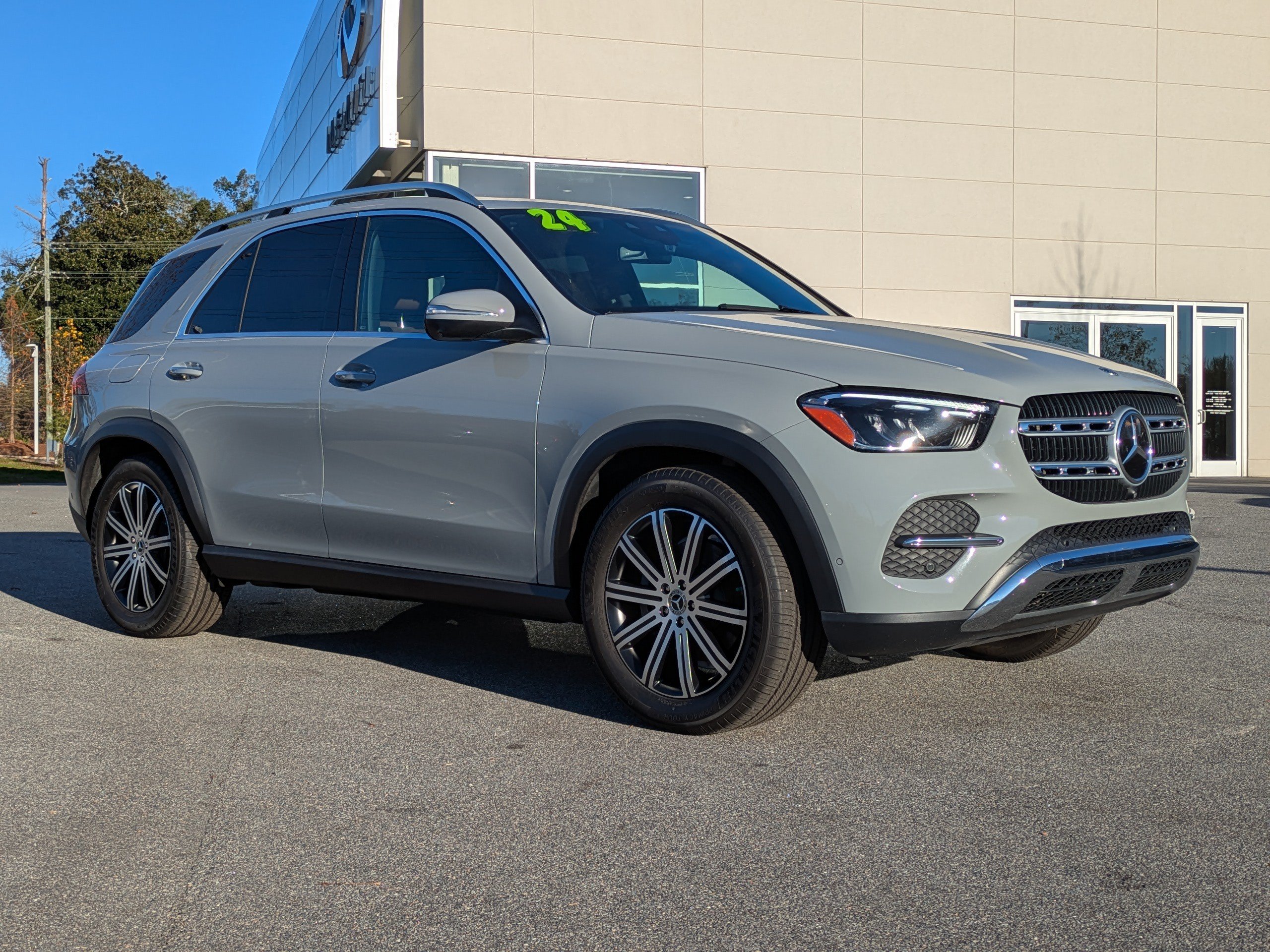 Used 2024 Mercedes-Benz GLE 350 4MATIC image 2