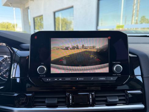 Used 2025 Nissan Pathfinder SV image 24