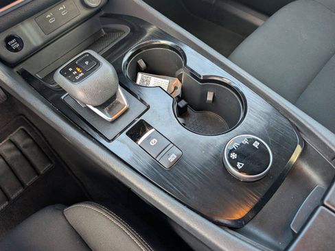 Used 2024 Nissan Rogue S AWD/4WD image 18