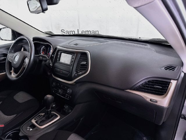 Used 2017 Jeep Cherokee Sport w/ Cold Weather Group AWD/4WD image 25