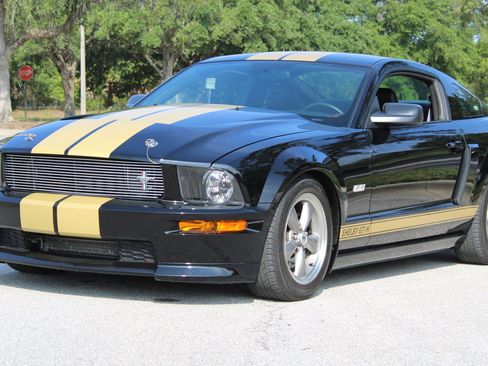 Used 2006 Ford Mustang GT RWD image 3