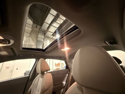 Used 2025 Hyundai Elantra SEL image 16