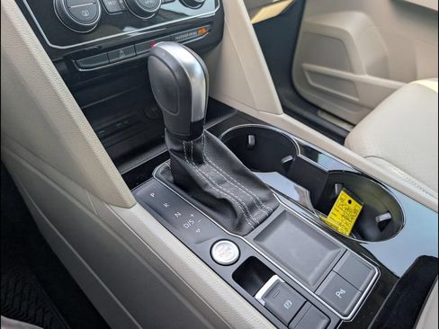 Certified 2023 Volkswagen Atlas SE w/ Black Wheel Package FWD image 19