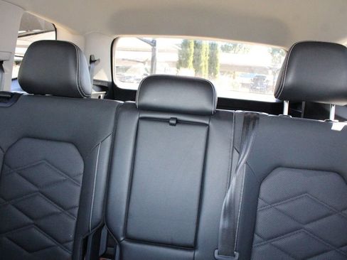 Used 2025 Volkswagen Atlas SE AWD/4WD image 46