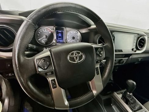 Certified 2021 Toyota Tacoma SR5 AWD/4WD image 11