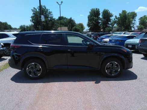 Used 2024 Nissan Rogue SV AWD/4WD image 4