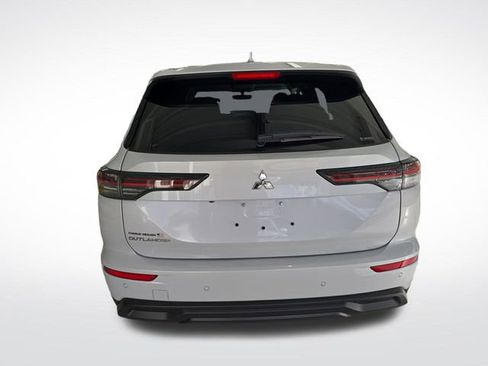 New 2025 Mitsubishi Outlander ES image 4