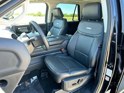 Used 2025 Ford Expedition Max Platinum AWD/4WD image 11