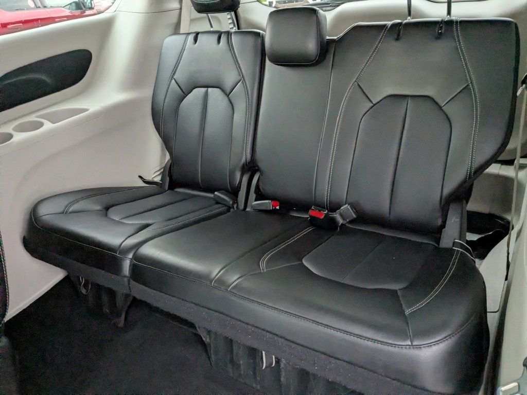 Used 2024 Chrysler Pacifica Touring-L FWD image 25