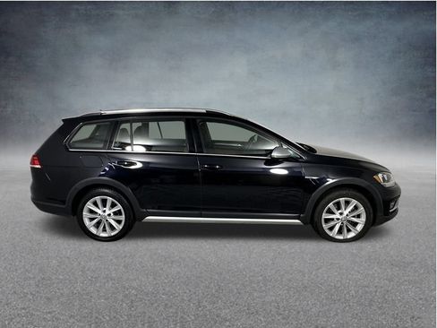 Used 2019 Volkswagen Golf Alltrack S image 9