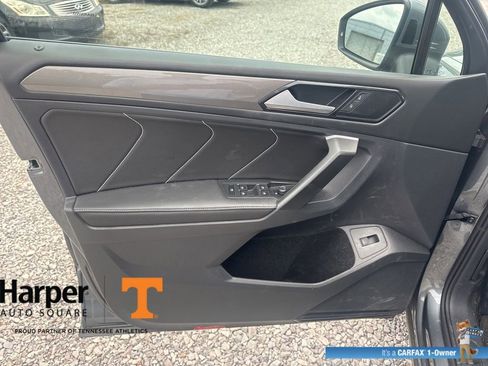 Used 2024 Volkswagen Tiguan SE w/ Panoramic Sunroof Package FWD image 19