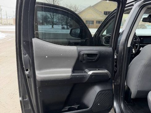 Used 2019 Toyota Tacoma SR image 28