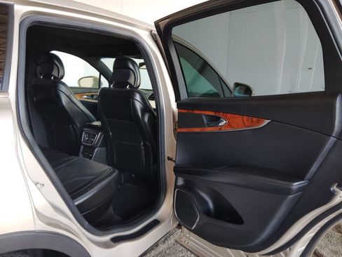 Used 2017 Lincoln MKX Reserve FWD image 14