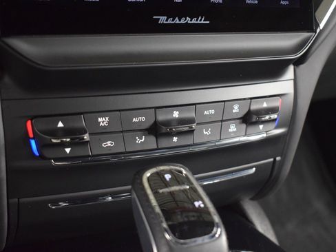 Used 2023 Maserati Ghibli Modena Q4 AWD/4WD image 34