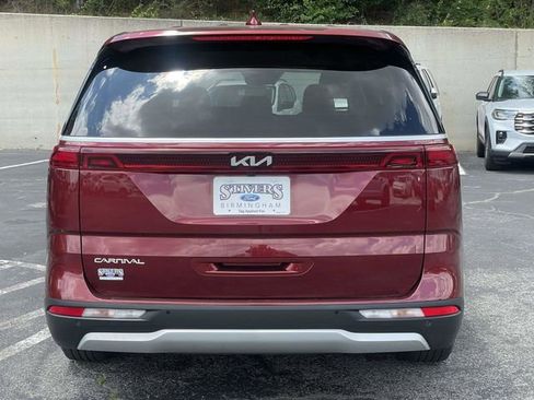 Used 2023 Kia Carnival LX FWD image 5