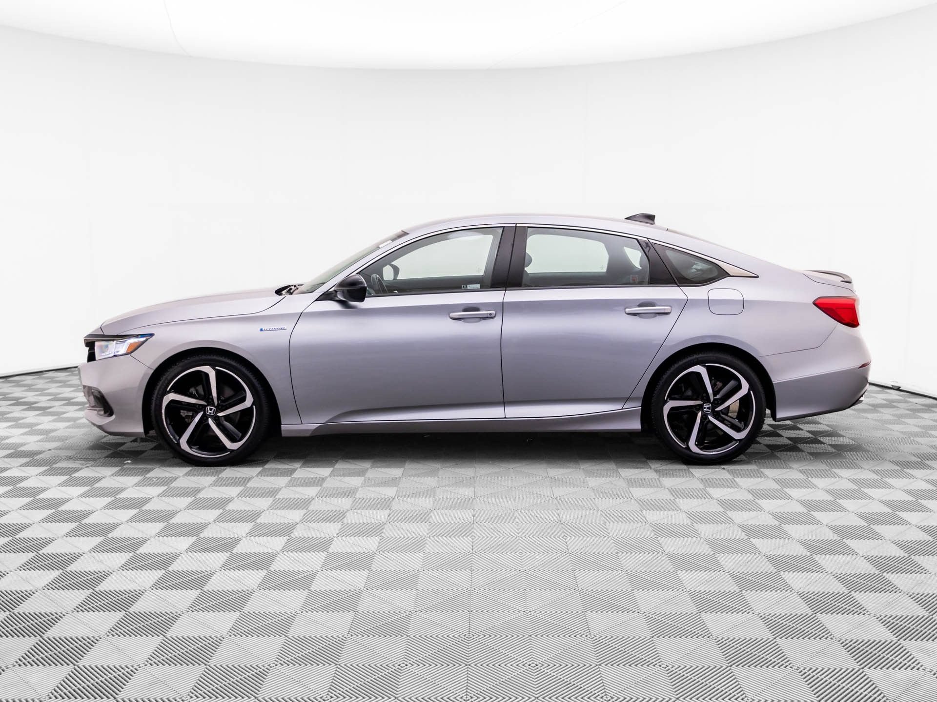 Used 2022 Honda Accord Sport image 2