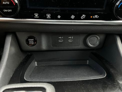 Used 2025 Nissan Rogue SV image 25