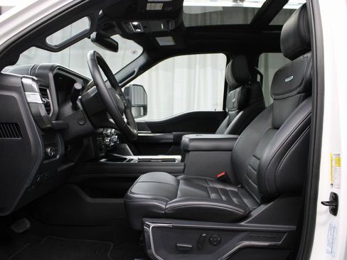 Used 2025 Ford F450 Platinum w/ FX4 Off-Road Package image 9