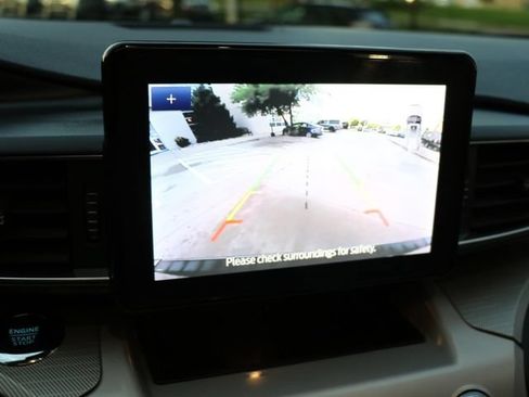 Used 2024 Ford Explorer XLT w/ Equipment Group 202A AWD/4WD image 25