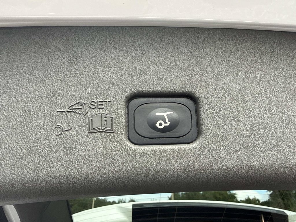 Used 2024 Lincoln Nautilus Premier AWD/4WD image 12