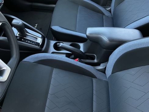 Used 2025 Nissan Versa SV image 32