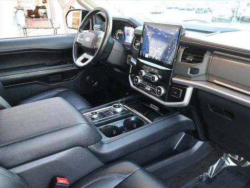 Used 2024 Ford Expedition XLT image 12