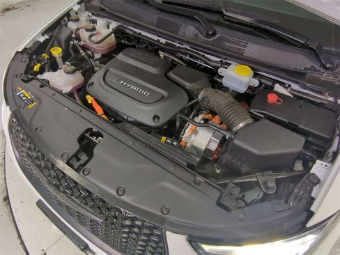 Used 2023 Chrysler Pacifica Touring-L w/ S Appearance Package image 13