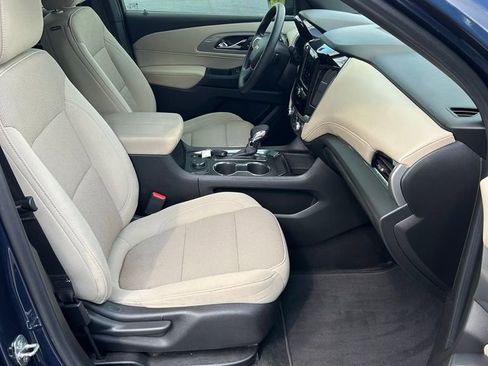 Used 2022 Chevrolet Traverse LS image 11