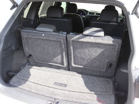 Used 2022 Volkswagen Tiguan SE R-Line FWD image 5