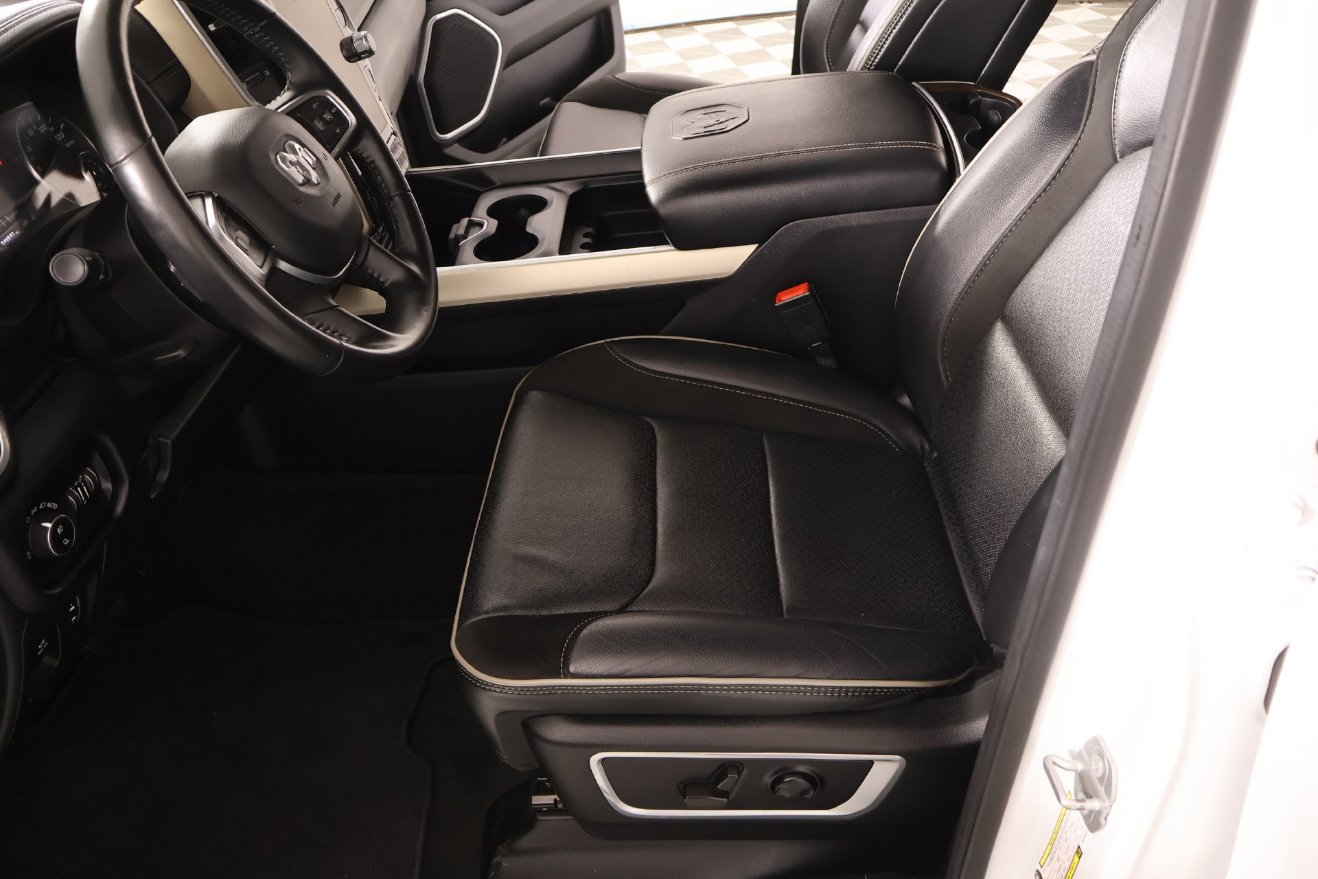 Used 2022 RAM 1500 Laramie RWD image 12