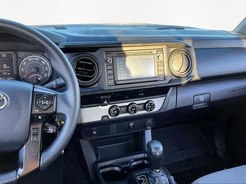 Used 2018 Toyota Tacoma SR image 9