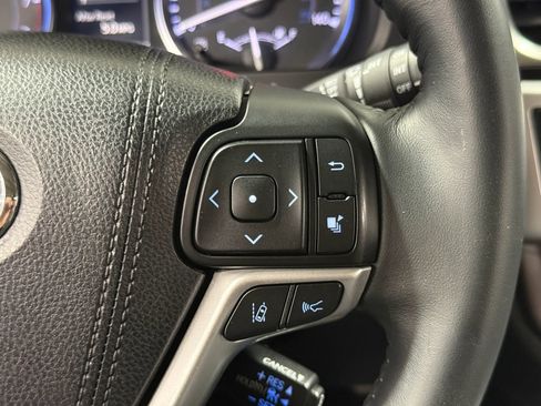 Used 2018 Toyota Highlander Limited AWD/4WD image 26