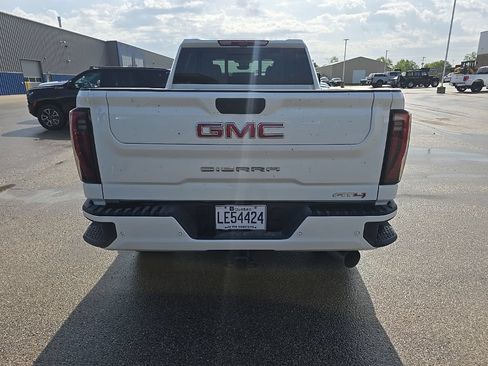 Used 2026 GMC Sierra 2500 AT4 w/ Technology Package AWD/4WD image 5