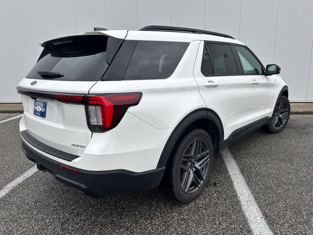 Certified 2025 Ford Explorer ST-Line w/ ST-Line Street Pack AWD/4WD image 7