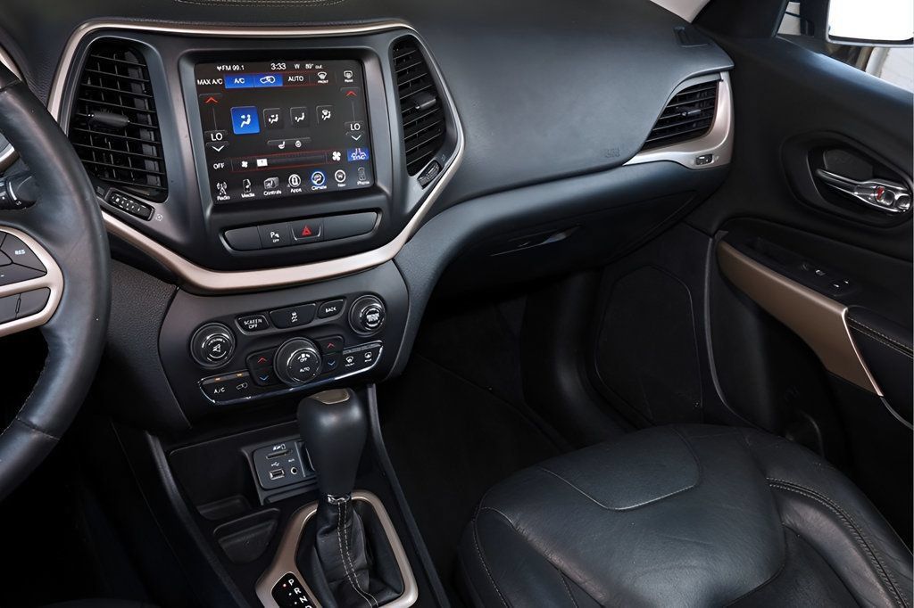 Used 2018 Jeep Cherokee Limited FWD image 22