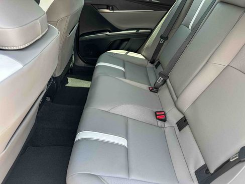 Used 2025 Toyota Camry SE w/ Convenience Package FWD image 18