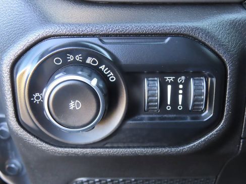 Used 2018 Jeep Wrangler Unlimited Sport S image 9