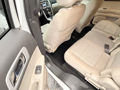 Used 2014 Ford Explorer XLT w/ Equipment Group 201A FWD image 12