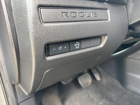Used 2024 Nissan Rogue S AWD/4WD image 16