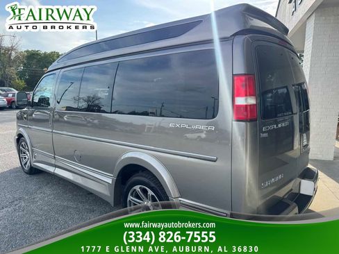 Used 2018 GMC Savana 2500 w/ Enhanced Convenience Package RWD image 8